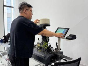 冰雪欢腾航天科技雪具亮相哈尔滨，双板生态闭环达成