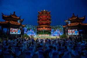 第四届逐梦杯汉台冰球友谊赛，百余名两岸运动员齐聚武汉，共促交流