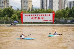四川运会皮划艇激流回旋比赛在米易举行，10个城市69名运动员参赛