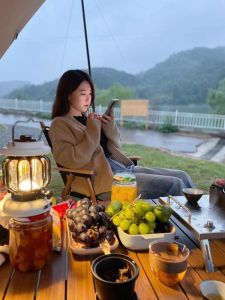 我和闺蜜小迎去露营_精心备装备，安全愉快露营，无痕环保行