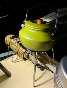 简单的露营需要准备哪些工具_人数装备与选址攻略
