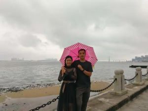 女友和闺蜜露营苏雅全文_女友闺蜜在帐篷外指认有人影，我感到不安