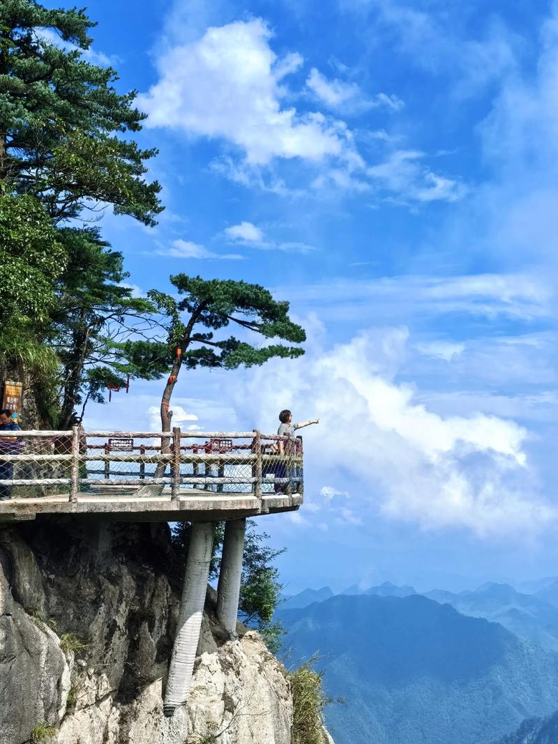 相约莽山五指峰，徒步赏云海，重拾勇气与友谊！