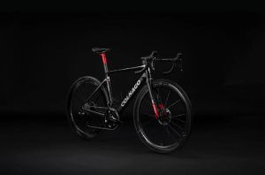 波加查再夺黄衫，创纪录！阿联酋航空车队获赠定制Colnago战车，彰显出色表现