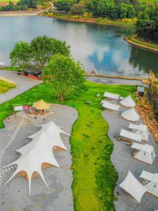 金山湖旁甄子岩可以露营_免费营位+水景秀，镇江山水美食之旅！