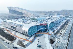 长春净月万达滑雪场，夏日滑雪新去处
