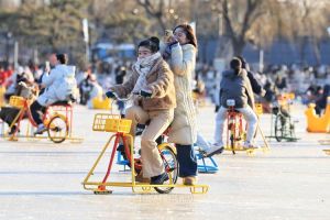 上海高温冰雪火爆！冰场雪场成纳凉新宠，夏日经济新亮点