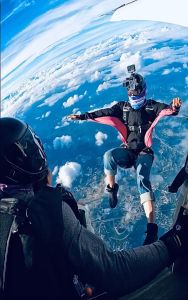 世界八大极限运动叫什么_跳伞攀岩冲浪，安全玩转刺激体验！