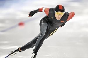 国家体育总局新疆速滑训练营，全国32名青少年逐梦冰雪